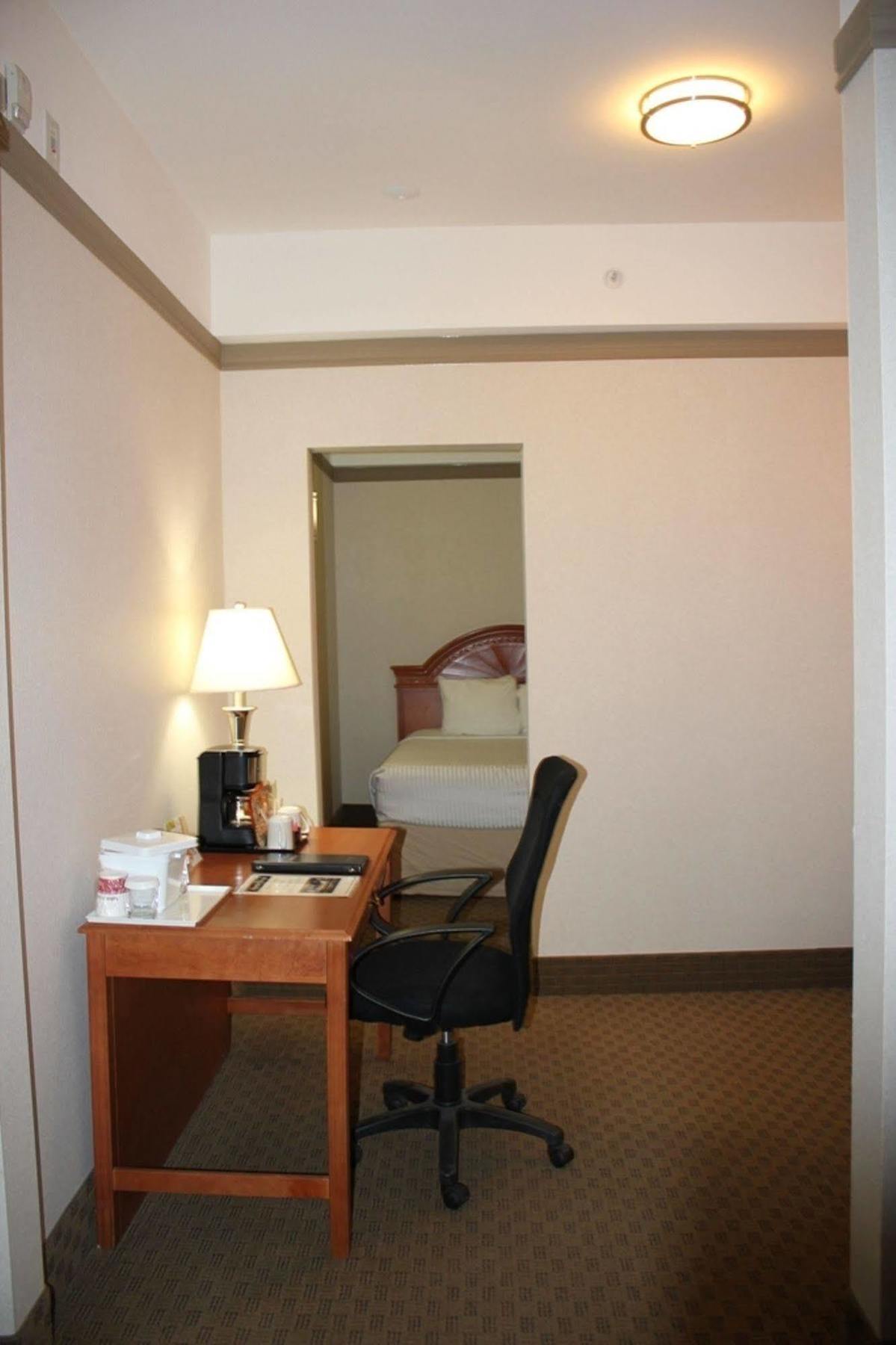 รามาดา บาย วินด์แฮม เอ็ดมันตัน เซาท์ Hotel เอดมันตัน ภายนอก รูปภาพ